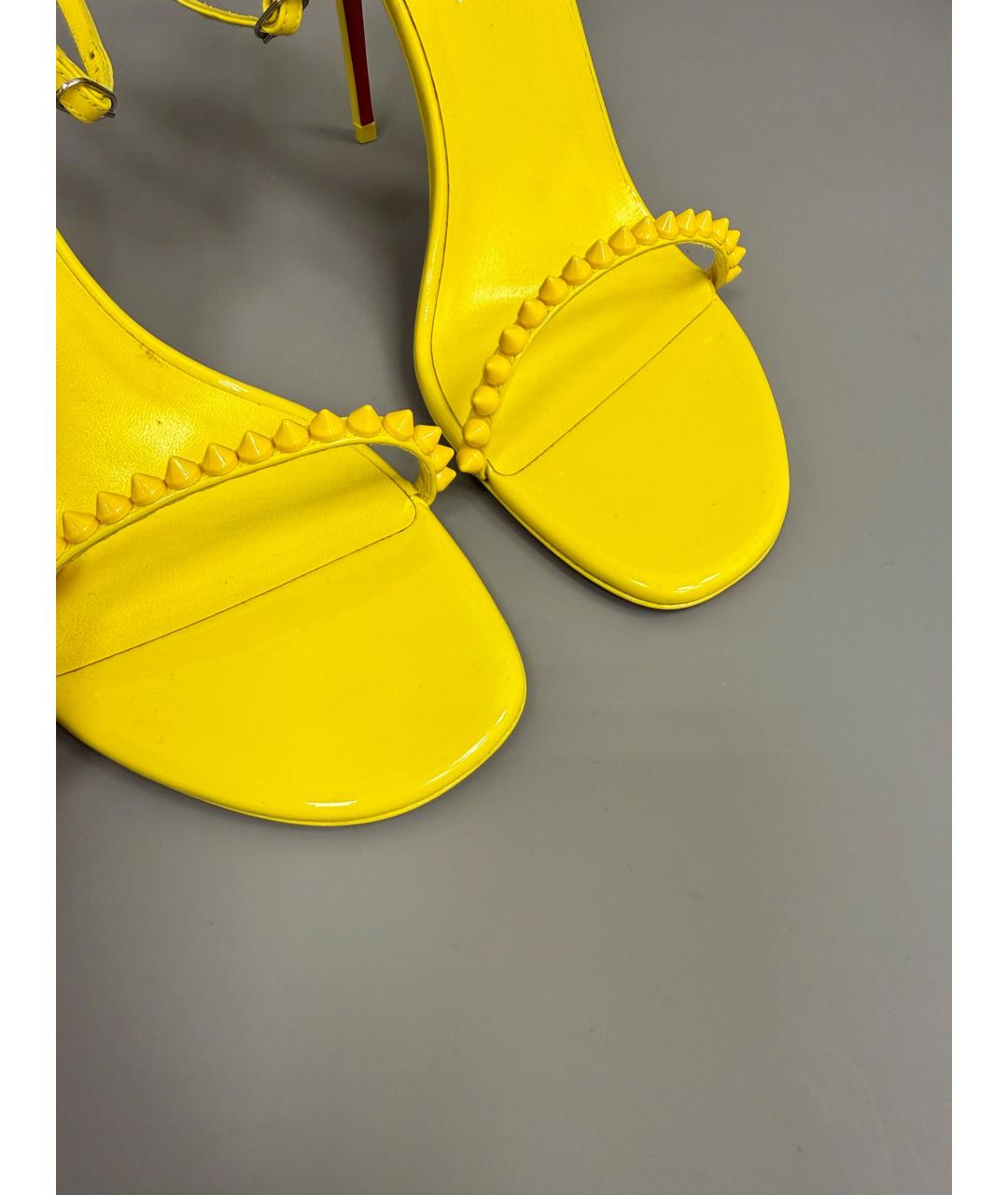 CHRISTIAN LOUBOUTIN Желтые кожаные босоножки, фото 5