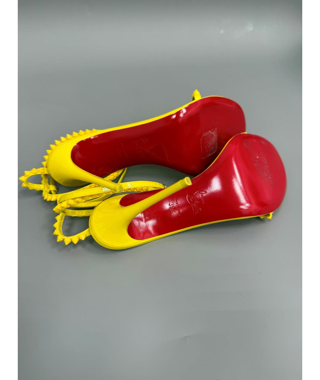 CHRISTIAN LOUBOUTIN Желтые кожаные босоножки, фото 7