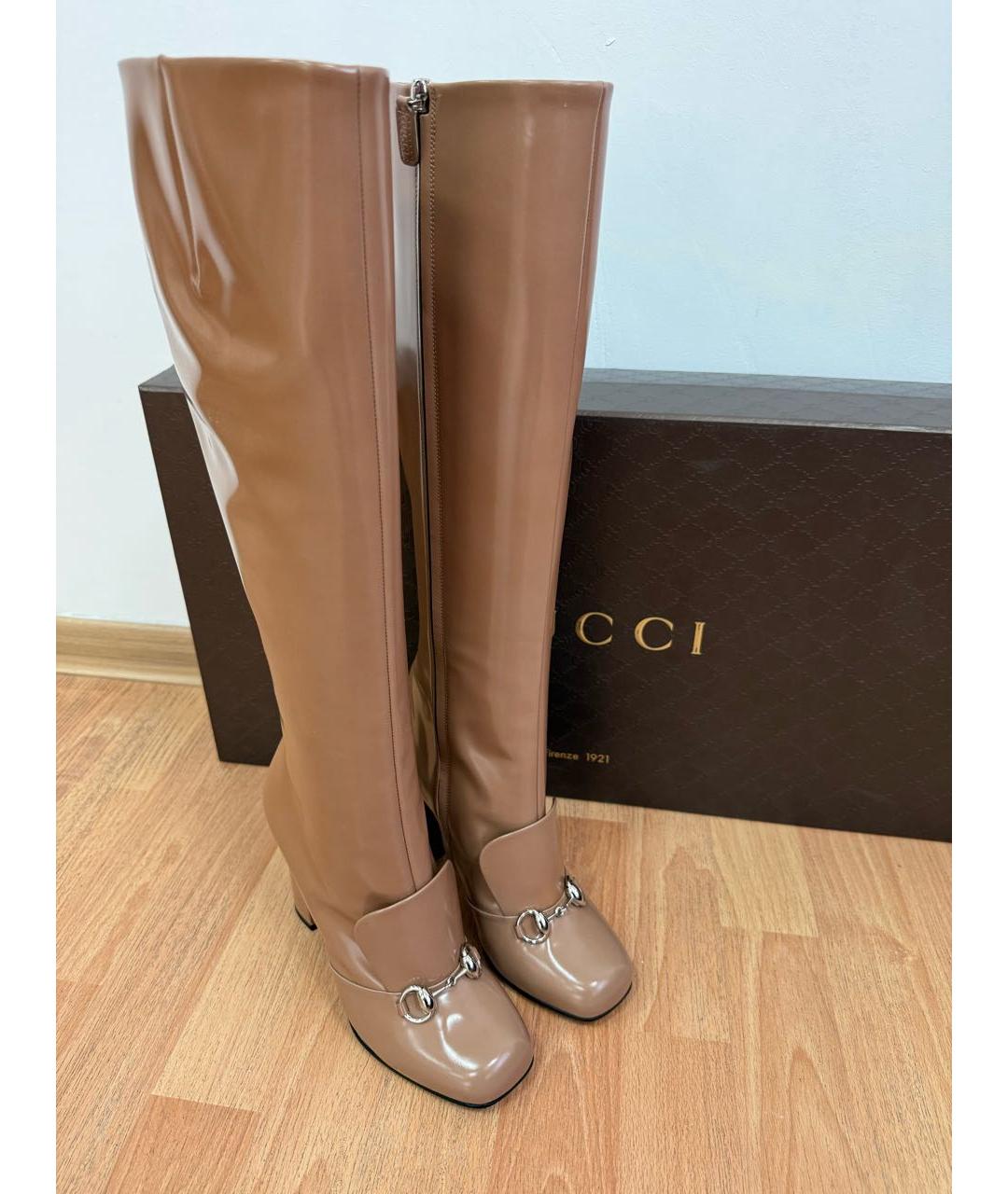 GUCCI Бежевые сапоги из лакированной кожи, фото 3