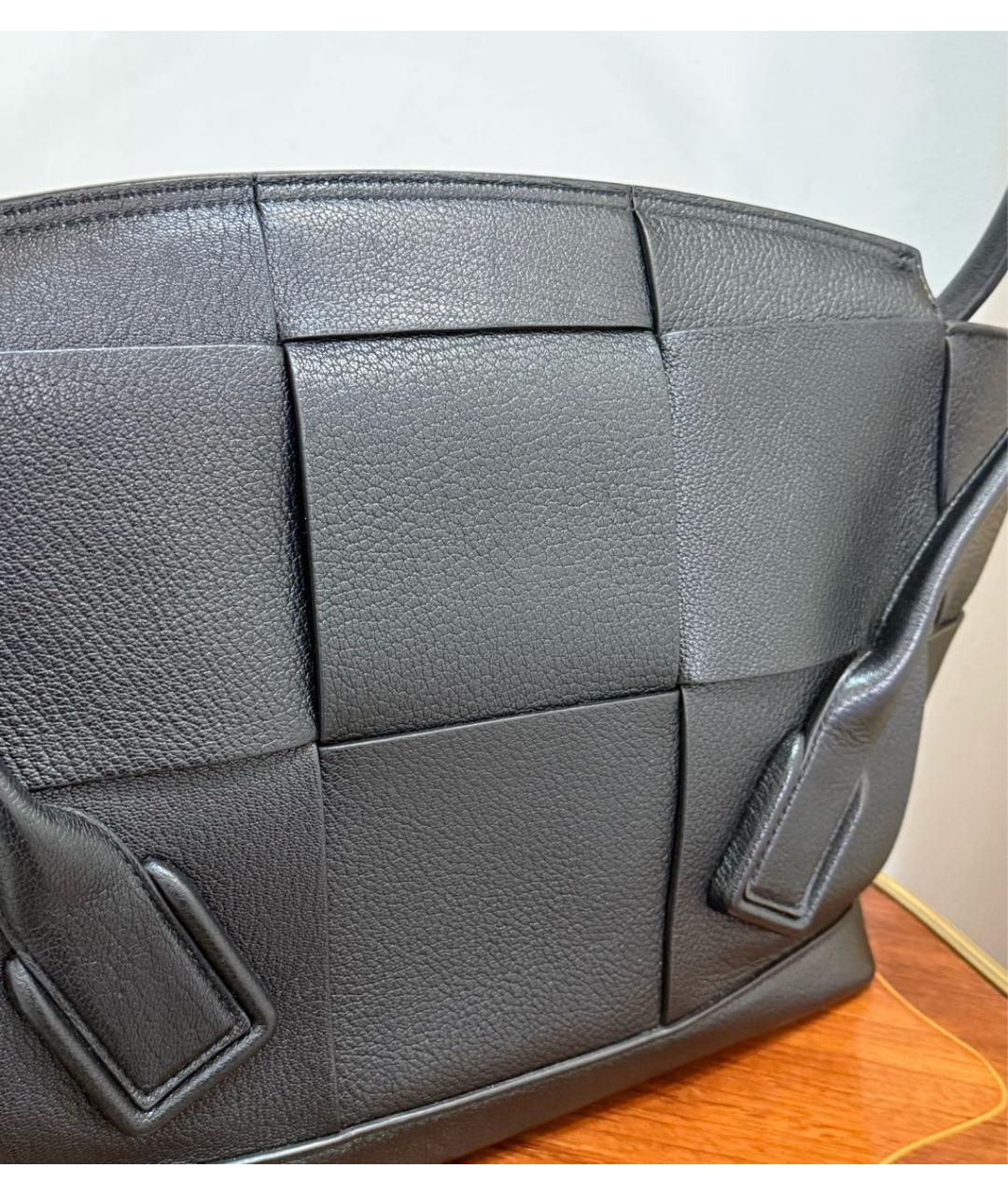 BOTTEGA VENETA Черная кожаная сумка тоут, фото 5