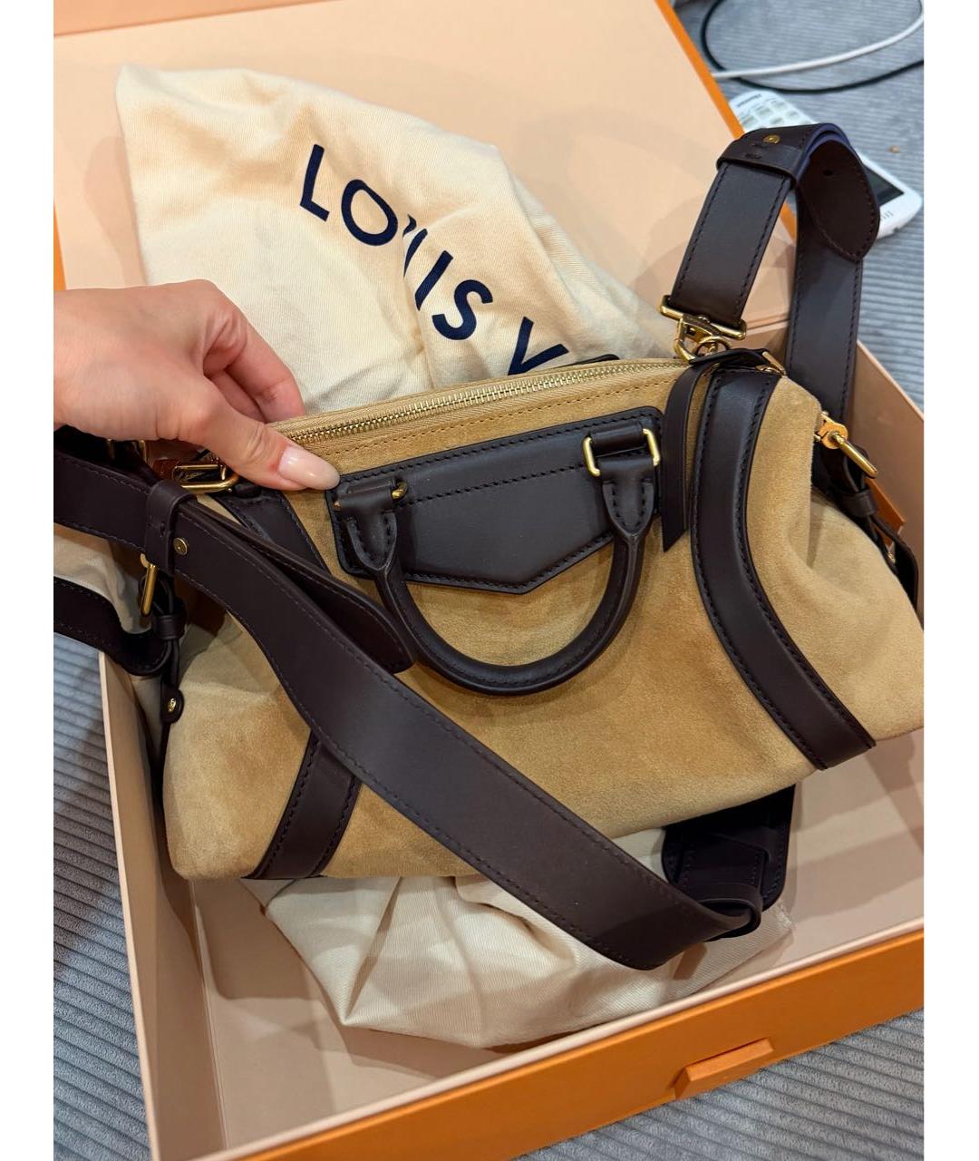 LOUIS VUITTON Бежевая замшевая сумка с короткими ручками, фото 3