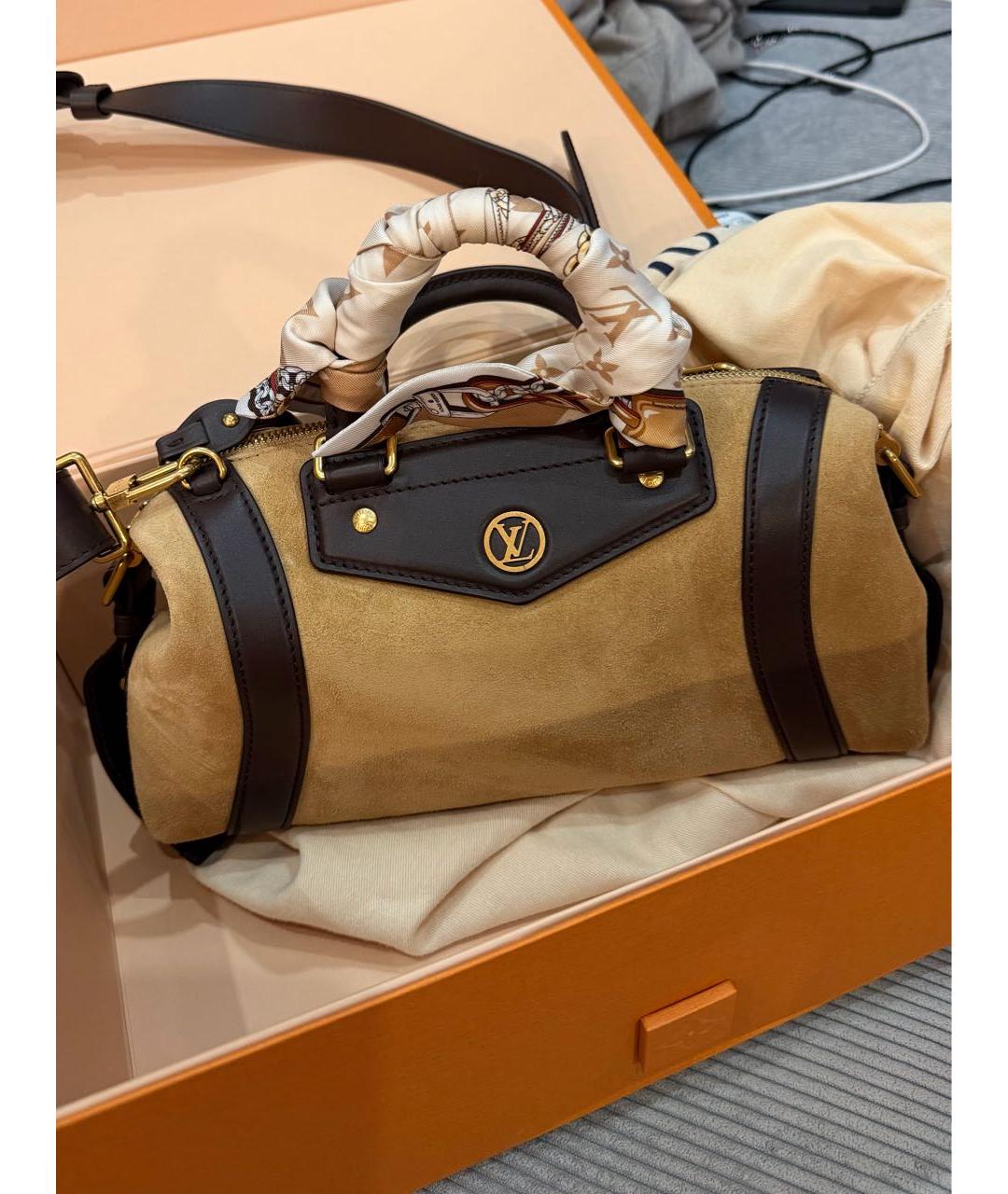 LOUIS VUITTON Бежевая замшевая сумка с короткими ручками, фото 6