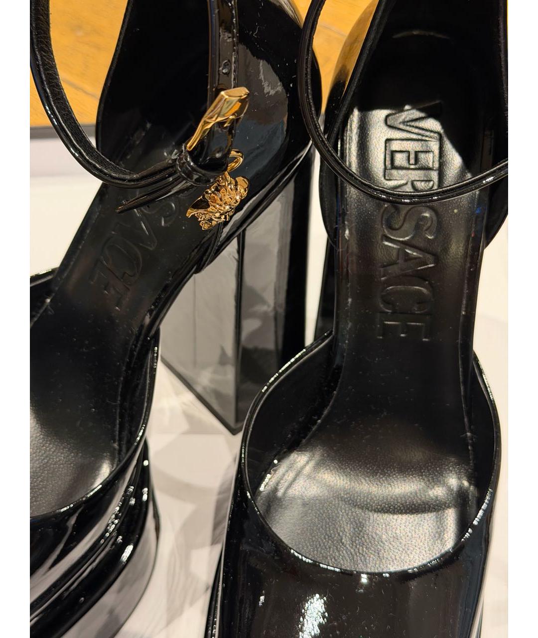 VERSACE Черные туфли из лакированной кожи, фото 6