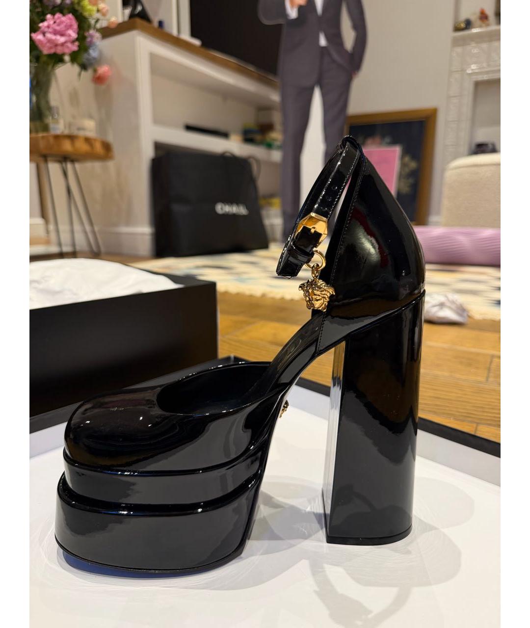 VERSACE Черные туфли из лакированной кожи, фото 7