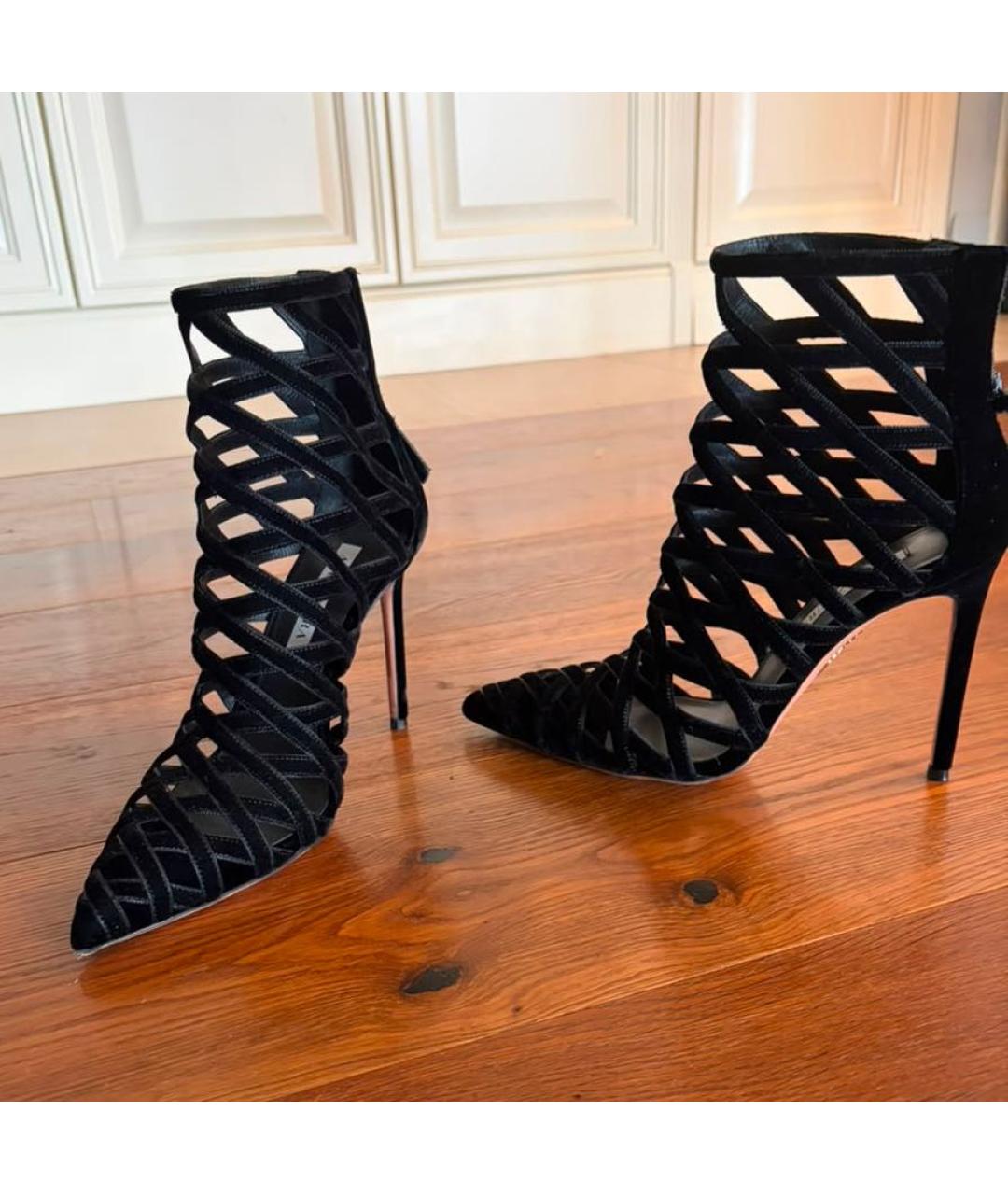 GIANVITO ROSSI Черные бархатные ботильоны, фото 3