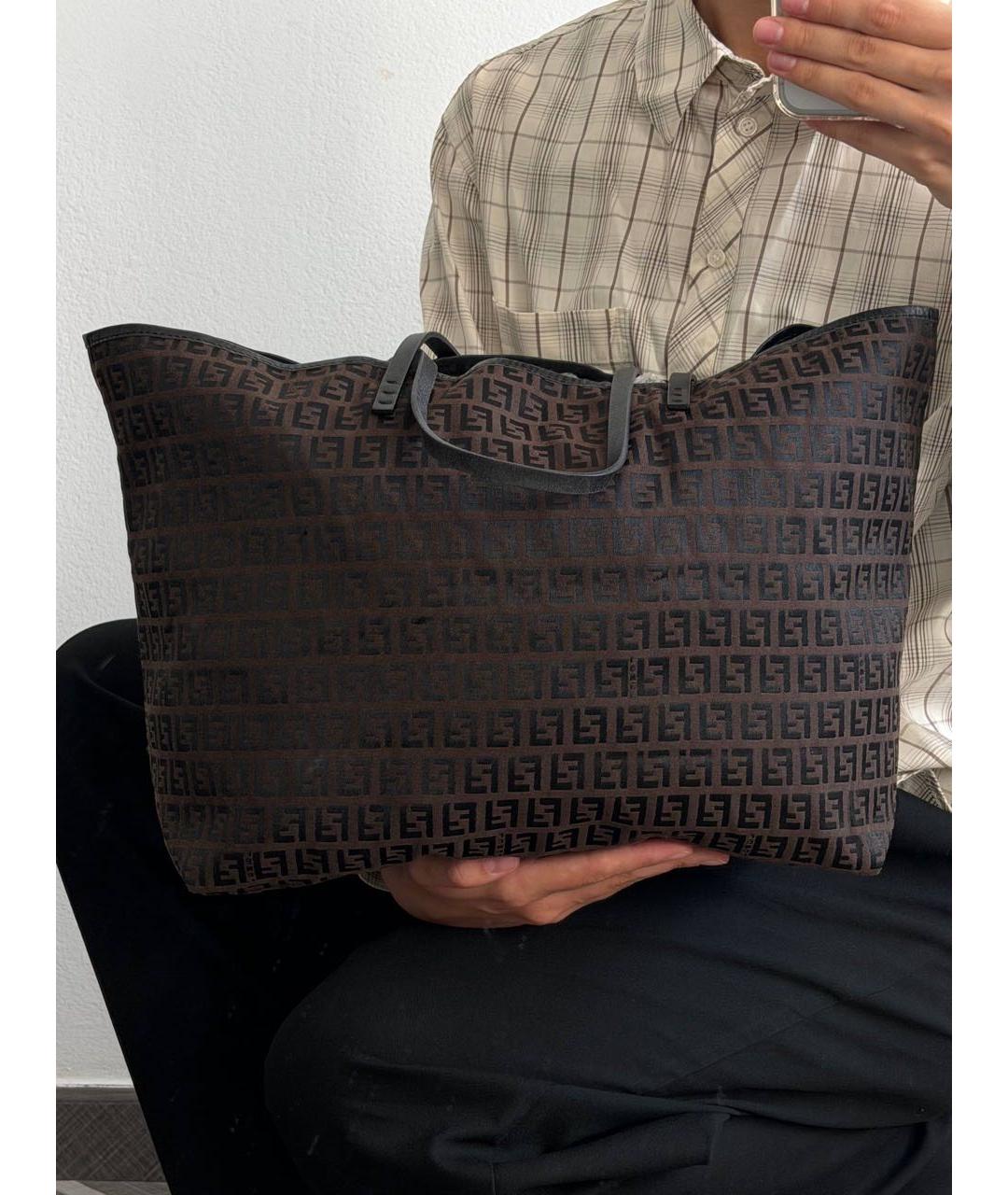 FENDI Коричневая тканевая сумка тоут, фото 4