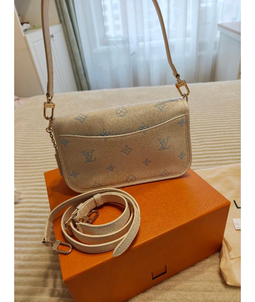 LOUIS VUITTON Белая кожаная сумка через плечо, фото 2