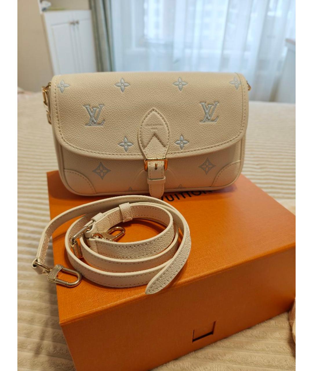 LOUIS VUITTON Белая кожаная сумка через плечо, фото 8
