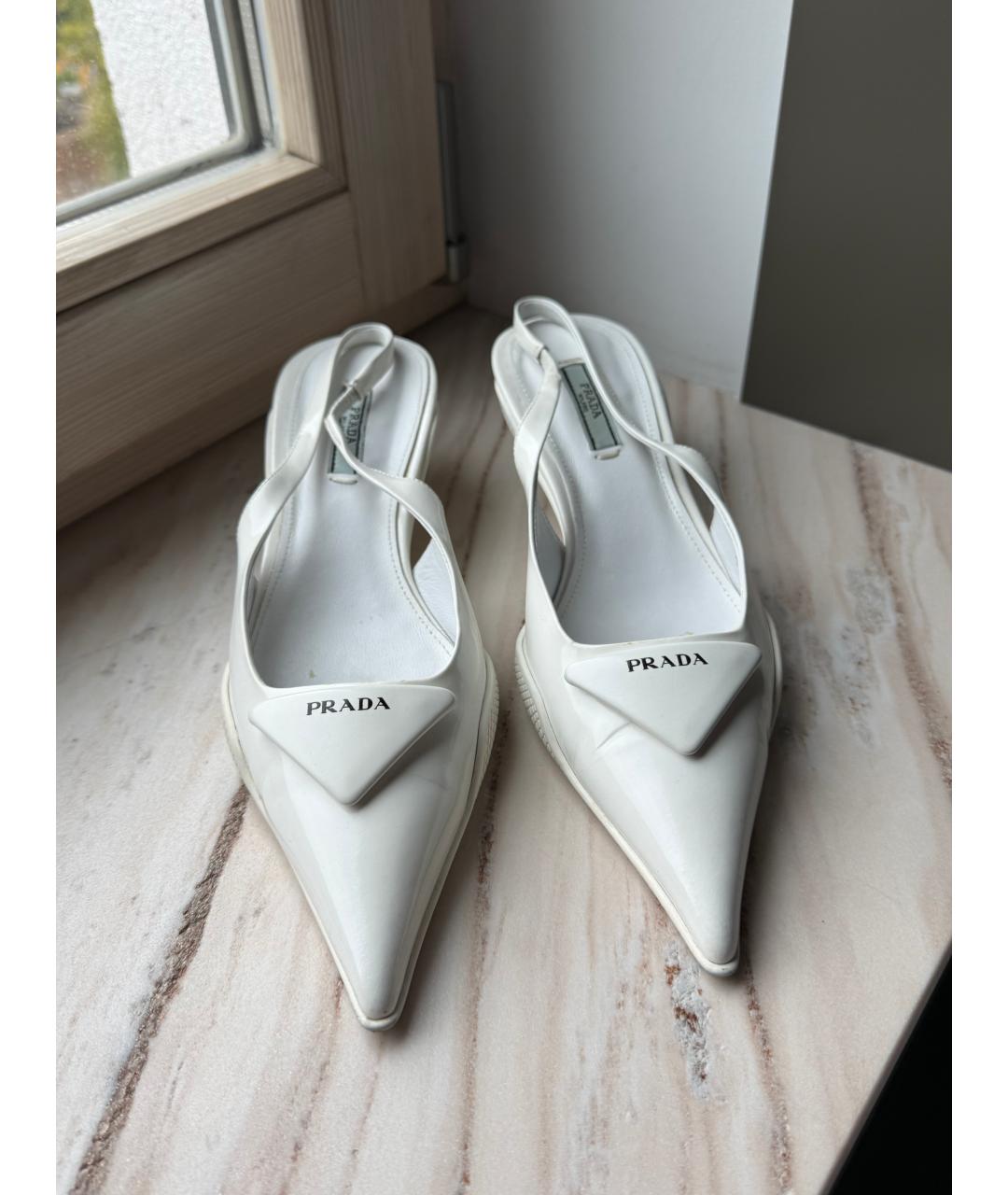 PRADA Белые туфли из лакированной кожи, фото 2