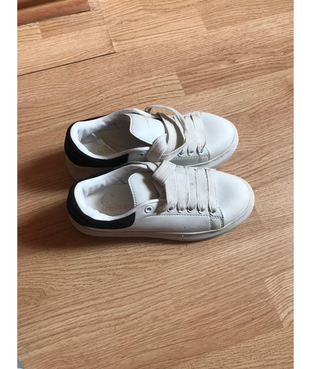 ALEXANDER MCQUEEN Белые кожаные кроссовки, фото 2