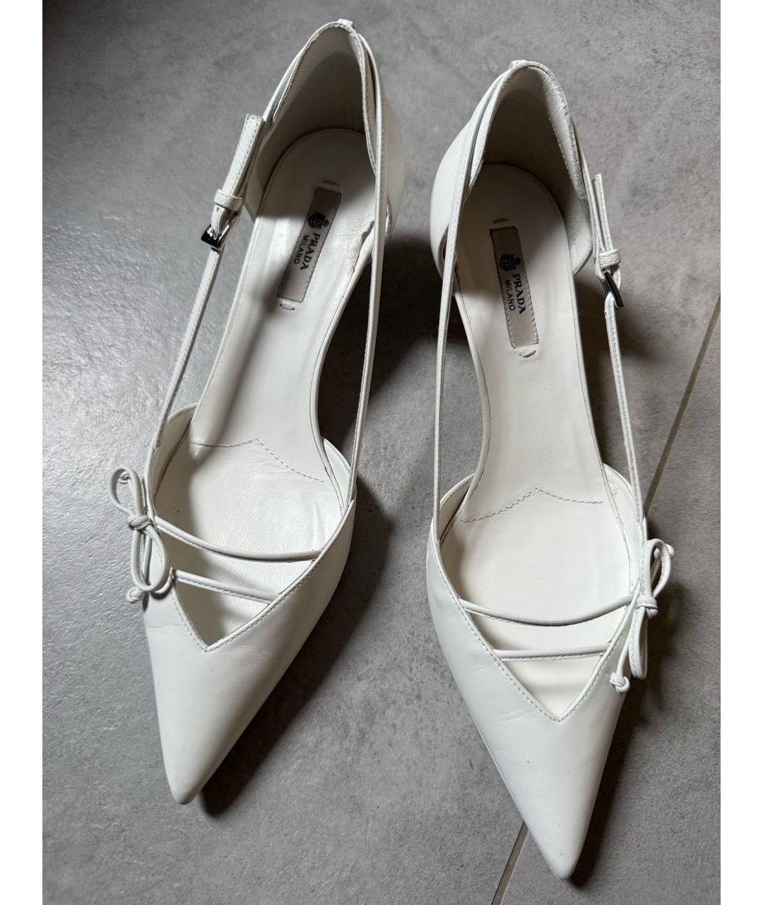 PRADA Белые кожаные лодочки на низком каблуке, фото 2