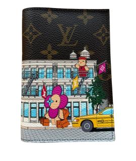 LOUIS VUITTON Обложка/футляр