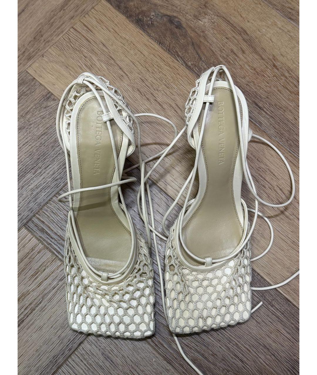 BOTTEGA VENETA Бежевые кожаные босоножки, фото 2