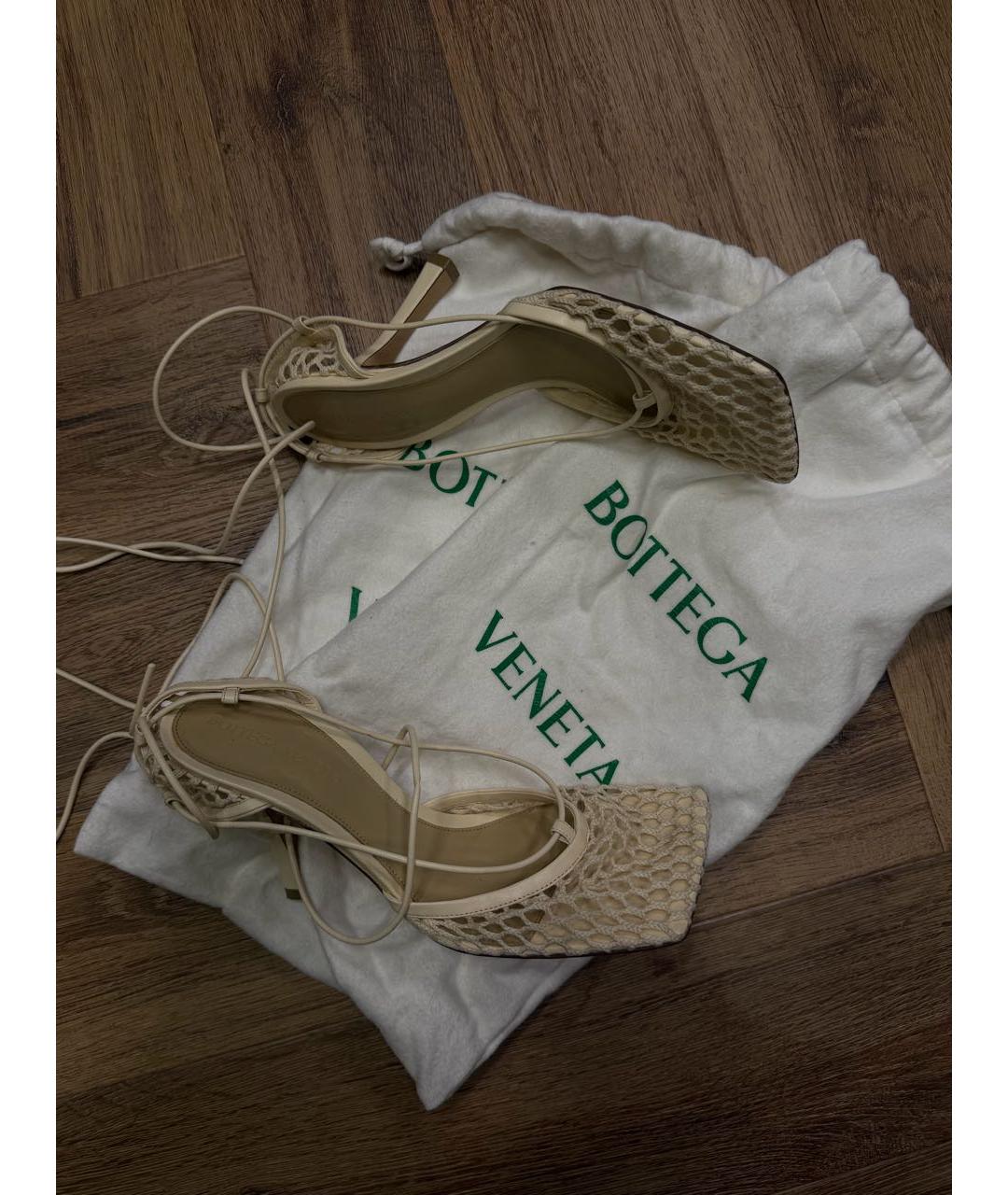 BOTTEGA VENETA Бежевые кожаные босоножки, фото 5