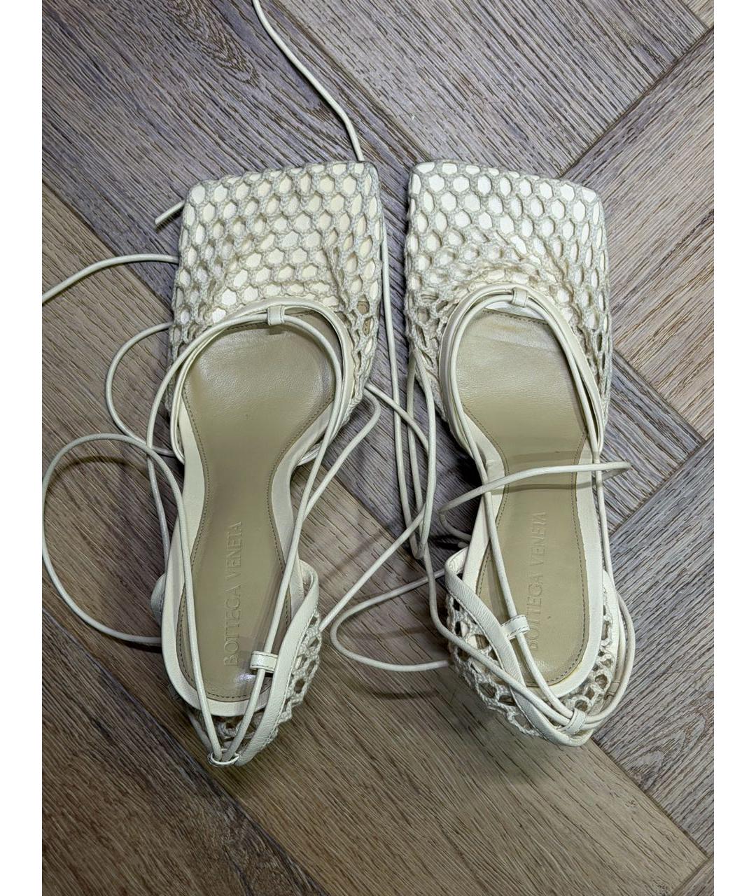 BOTTEGA VENETA Бежевые кожаные босоножки, фото 3