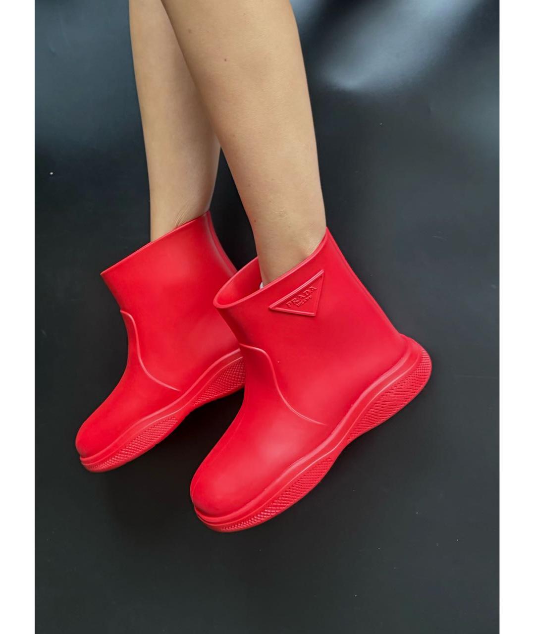 PRADA Красные резиновые полусапоги, фото 3