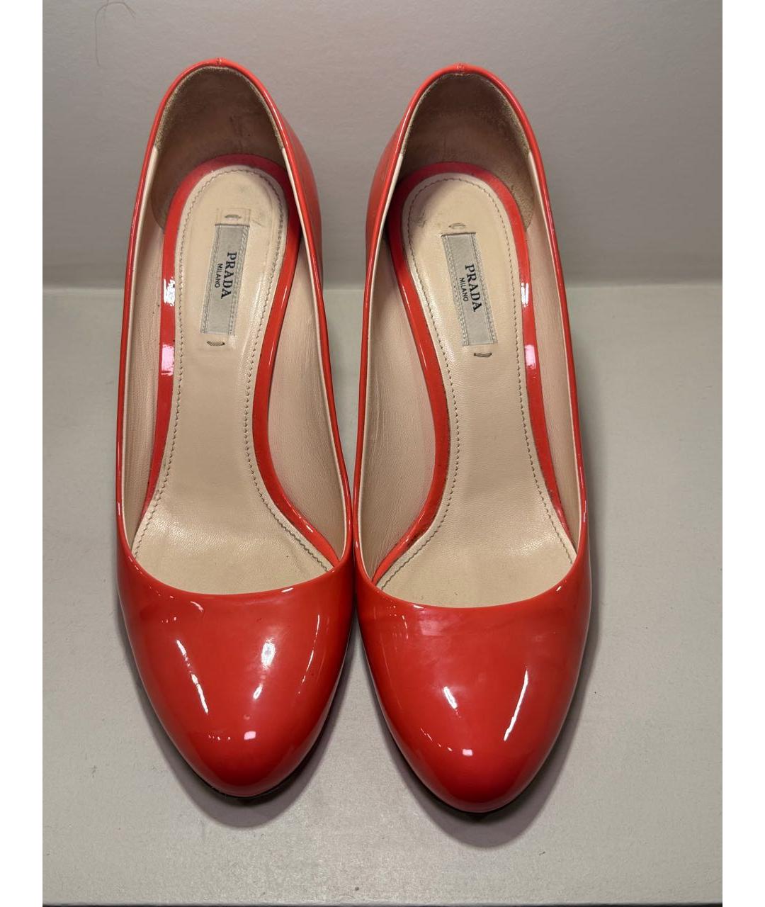 PRADA Коралловые туфли из лакированной кожи, фото 2