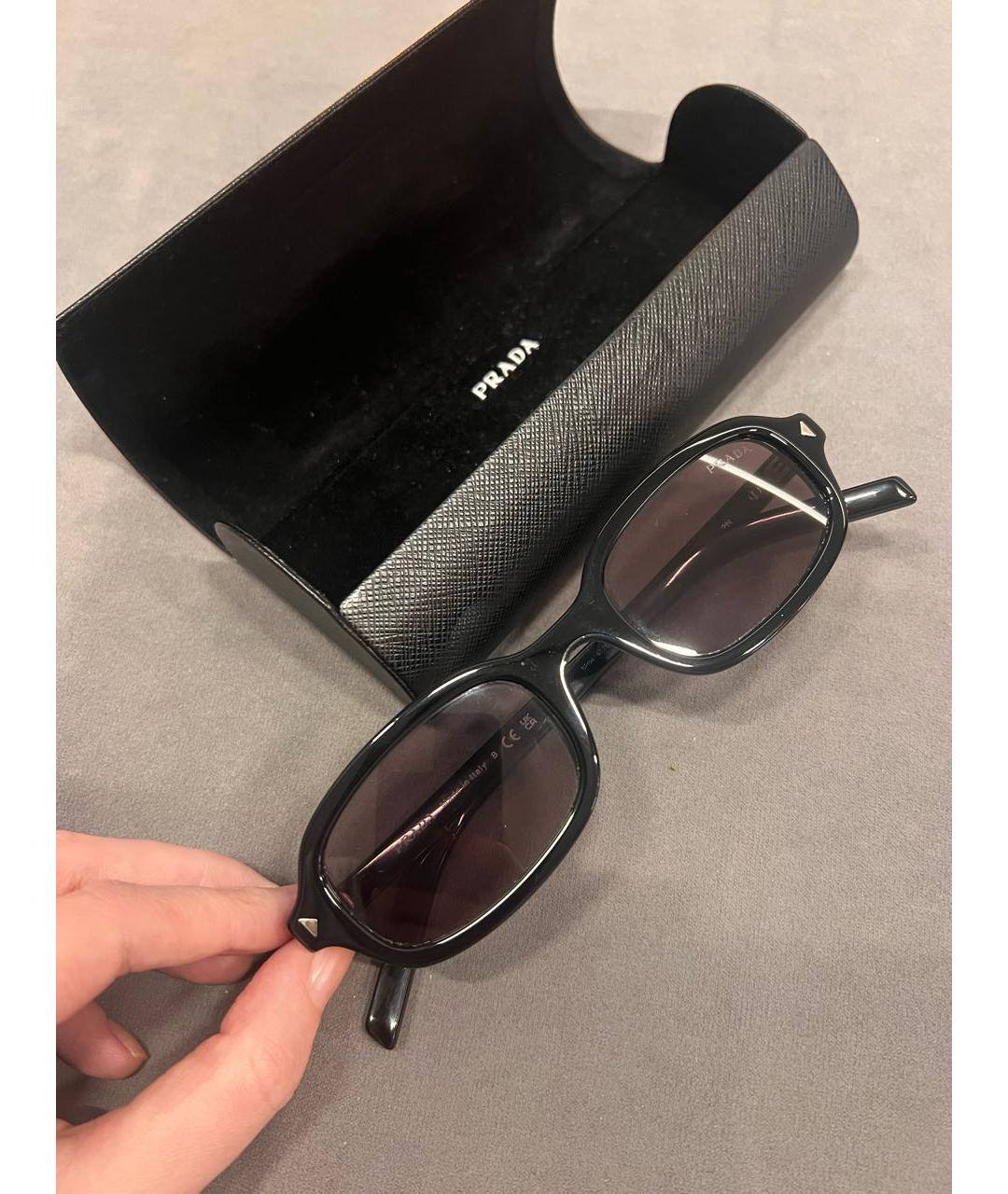 PRADA Черные пластиковые солнцезащитные очки, фото 4