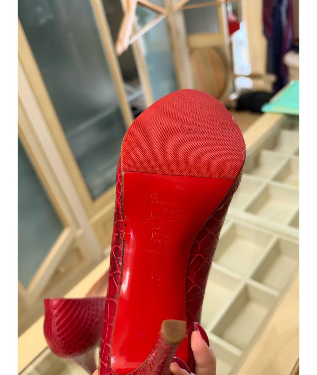 CHRISTIAN LOUBOUTIN Красные туфли из кожи крокодила, фото 4
