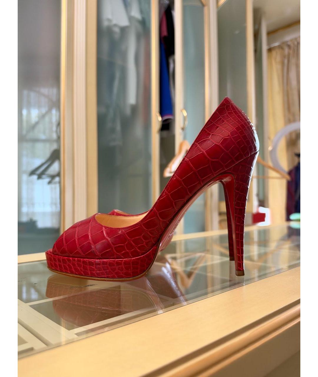 CHRISTIAN LOUBOUTIN Красные туфли из кожи крокодила, фото 5