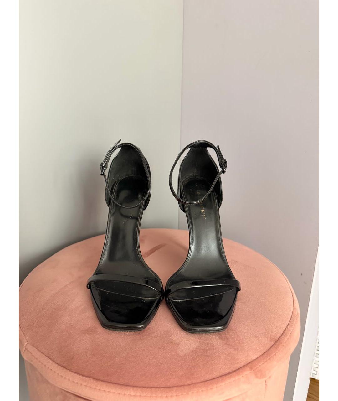SAINT LAURENT Черные босоножки из лакированной кожи, фото 2