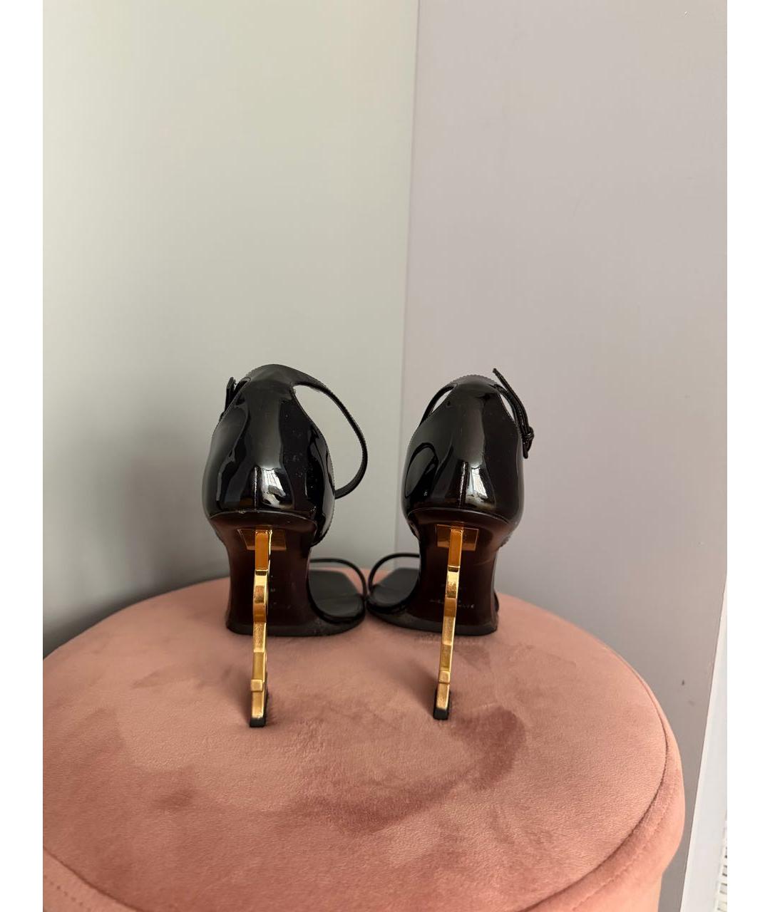SAINT LAURENT Черные босоножки из лакированной кожи, фото 4