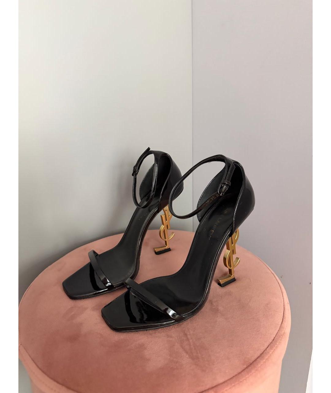 SAINT LAURENT Черные босоножки из лакированной кожи, фото 3