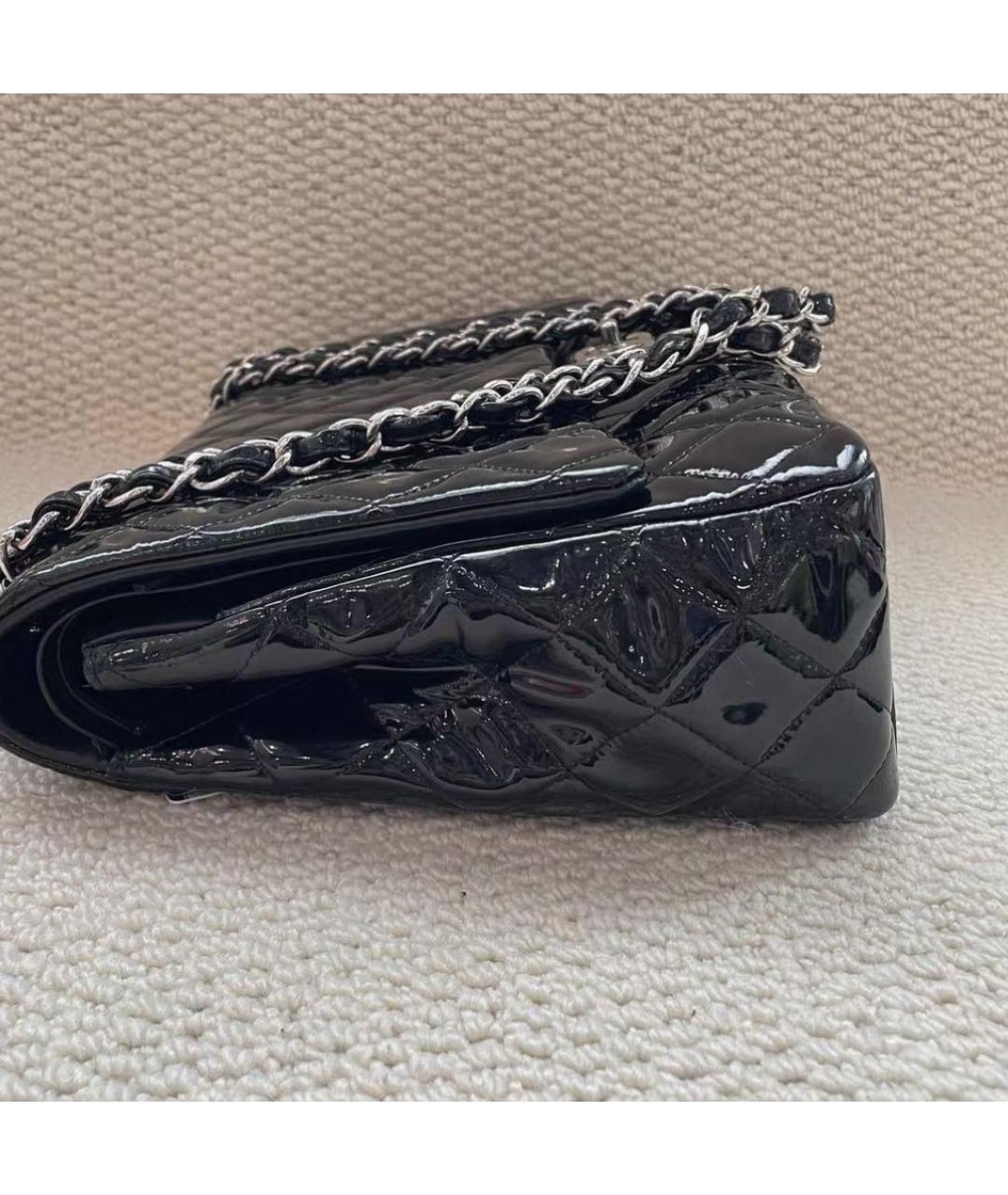CHANEL Черная сумка через плечо из лакированной кожи, фото 2