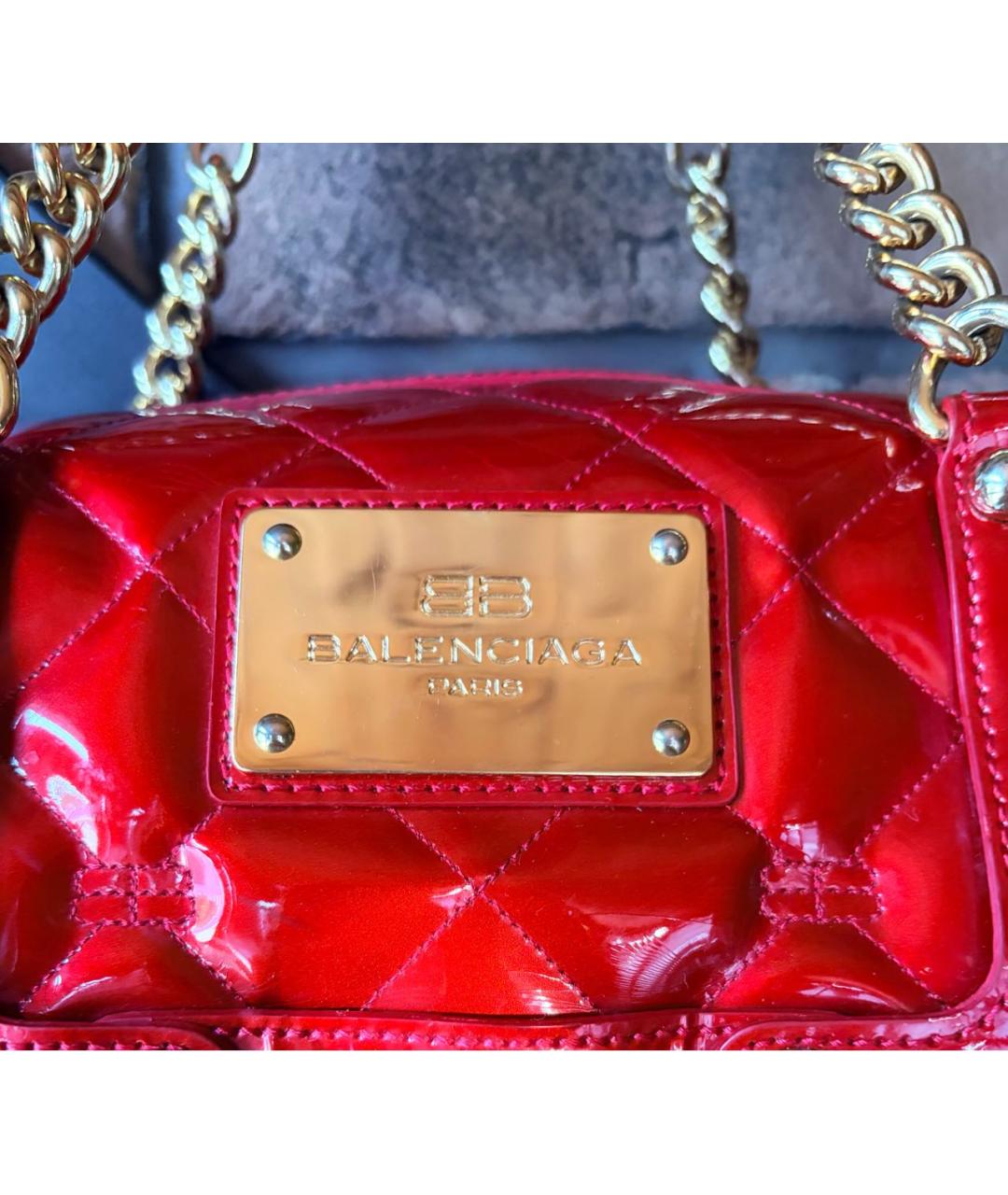BALENCIAGA Красная сумка с короткими ручками из лакированной кожи, фото 2
