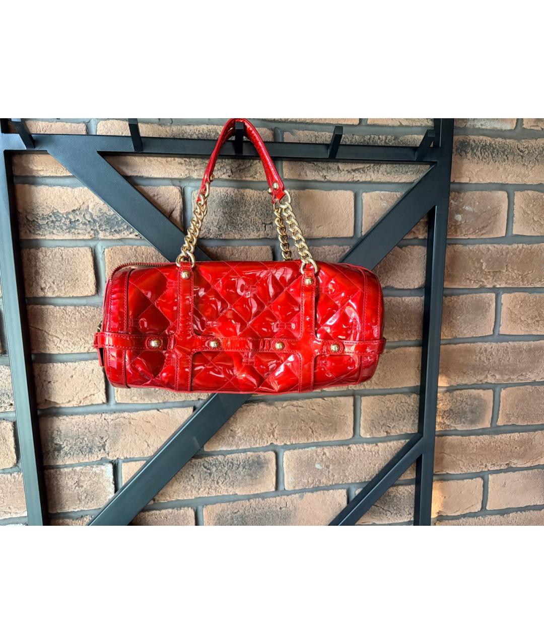 BALENCIAGA Красная сумка с короткими ручками из лакированной кожи, фото 3