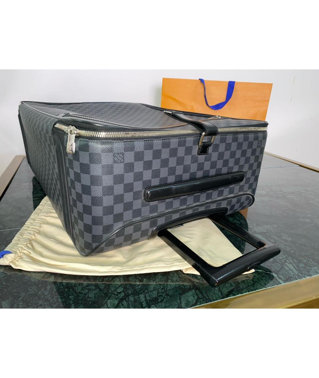 LOUIS VUITTON Черный кожаный чемодан, фото 6