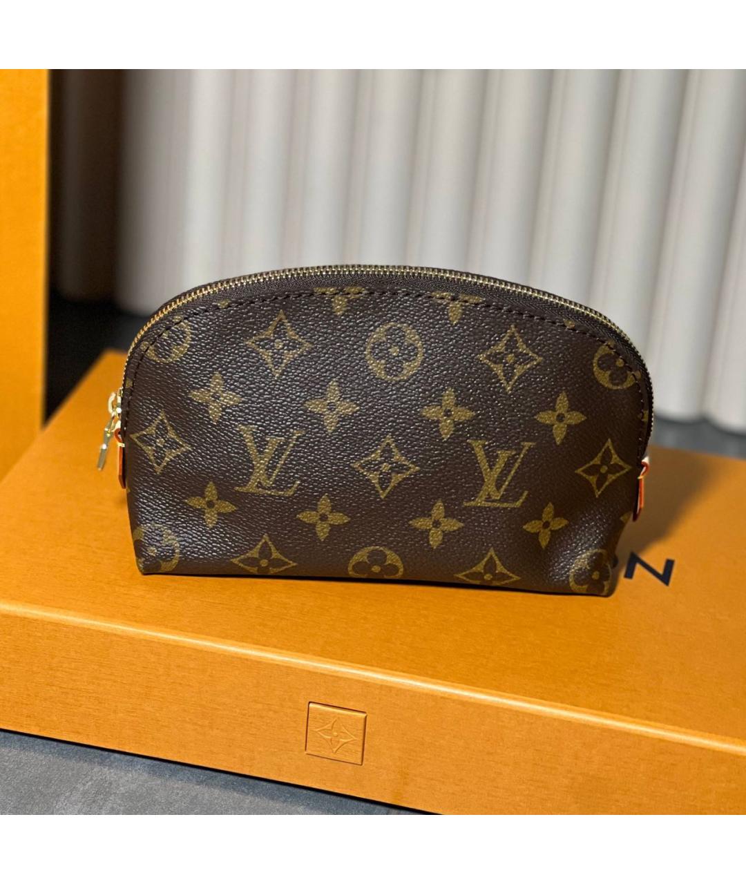 LOUIS VUITTON Коричневая косметичка, фото 4