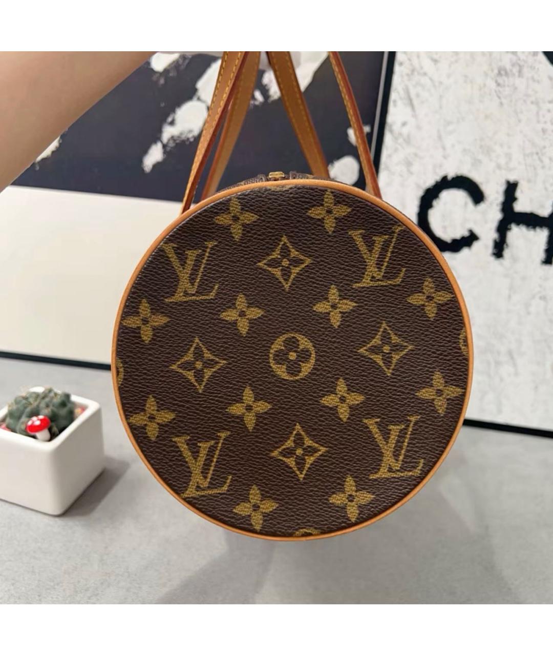 LOUIS VUITTON Коричневая кожаная сумка с короткими ручками, фото 3
