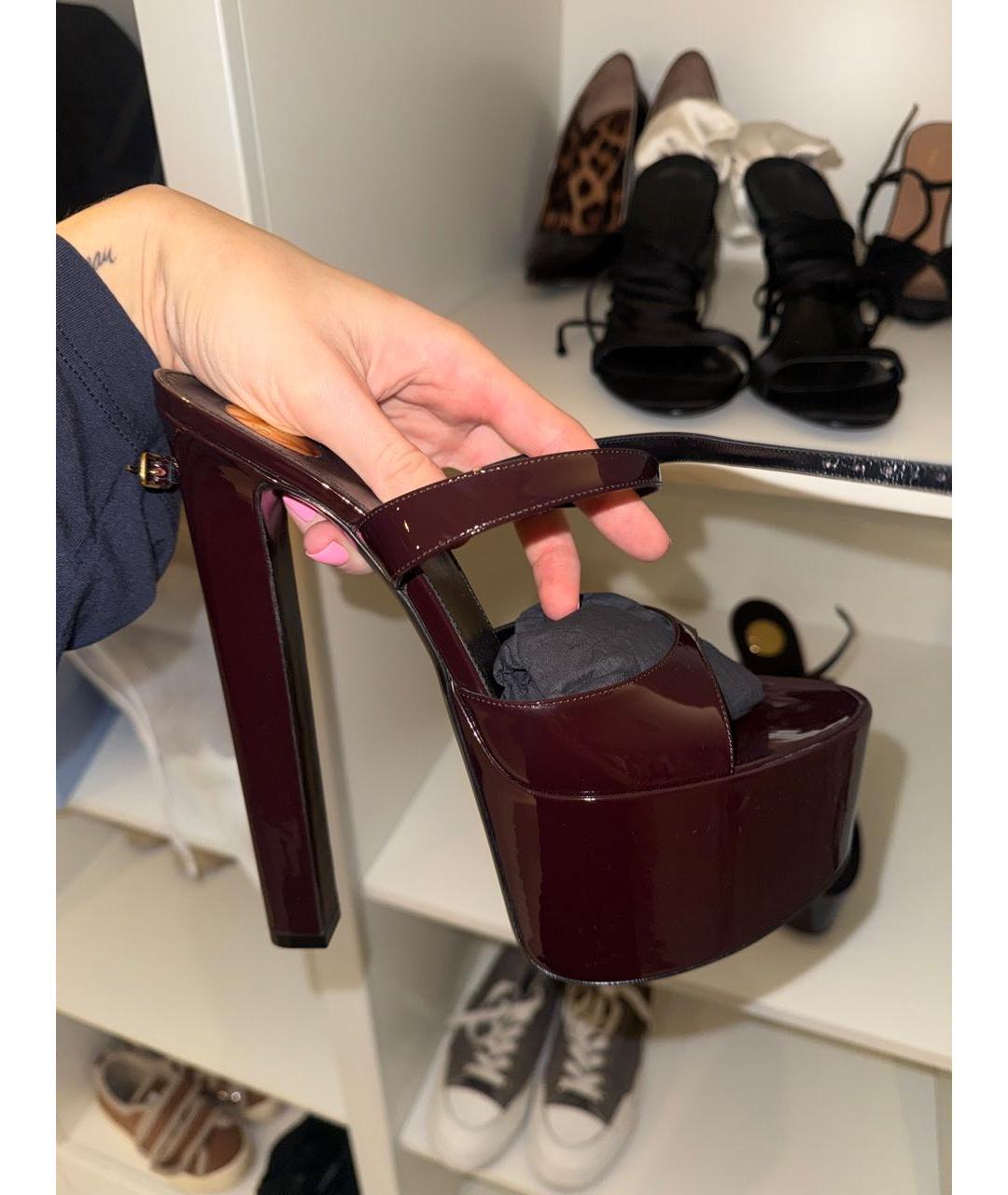 SAINT LAURENT Бордовые босоножки из лакированной кожи, фото 5