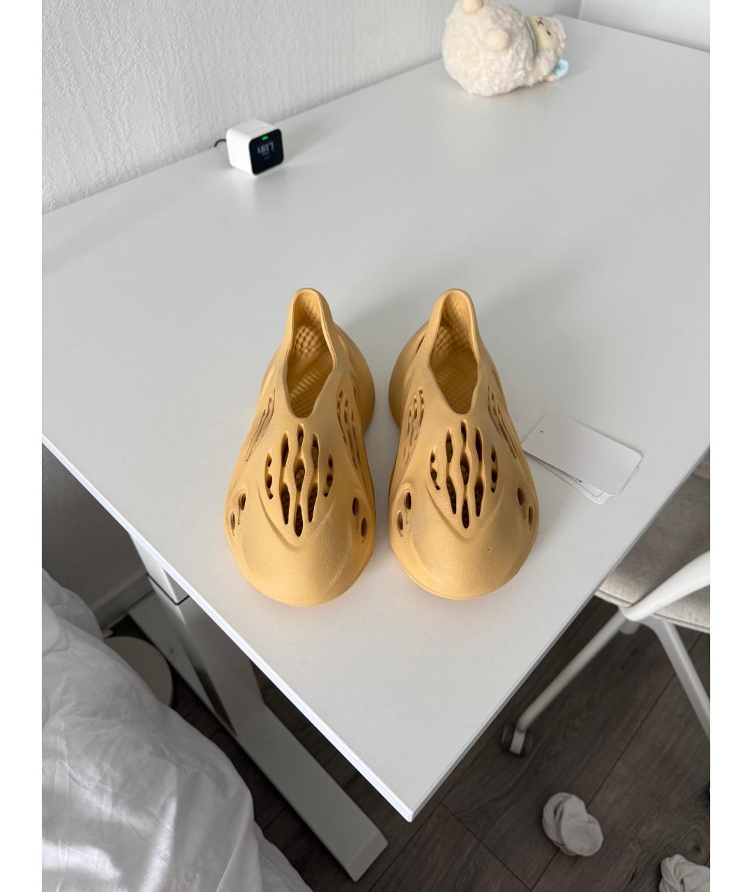 ADIDAS YEEZY Бежевые резиновые низкие кроссовки / кеды, фото 2