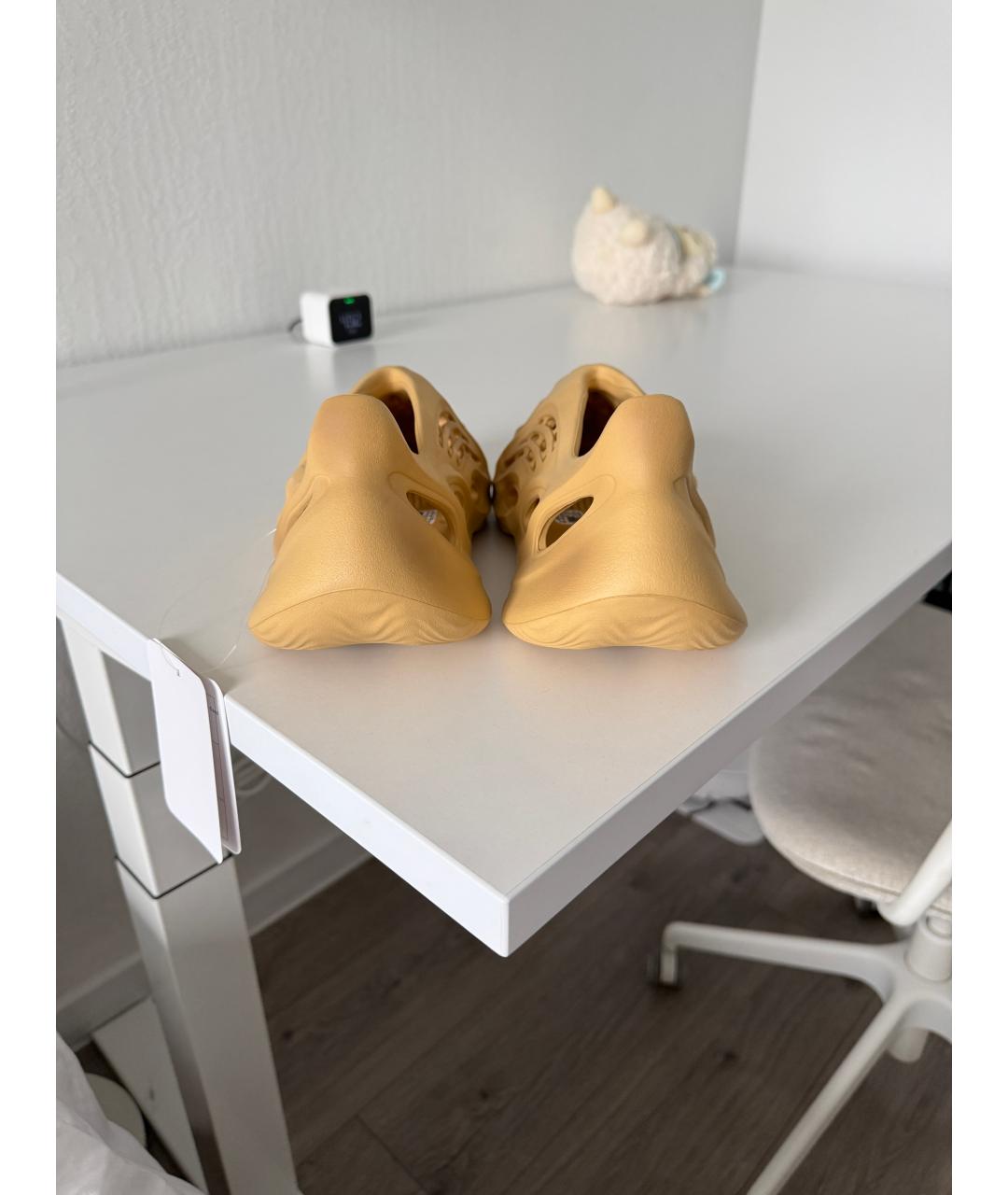 ADIDAS YEEZY Бежевые резиновые низкие кроссовки / кеды, фото 4