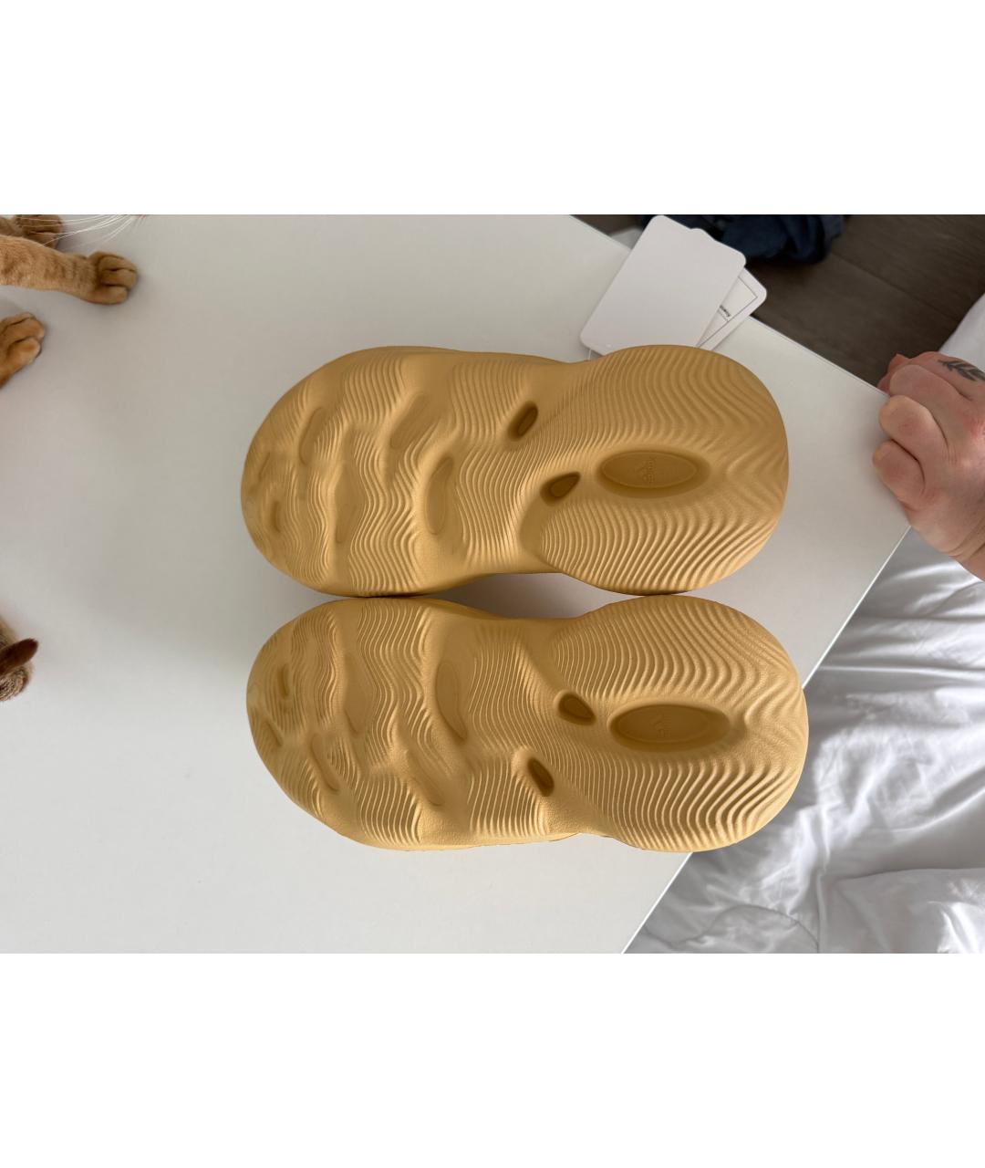 ADIDAS YEEZY Бежевые резиновые низкие кроссовки / кеды, фото 5