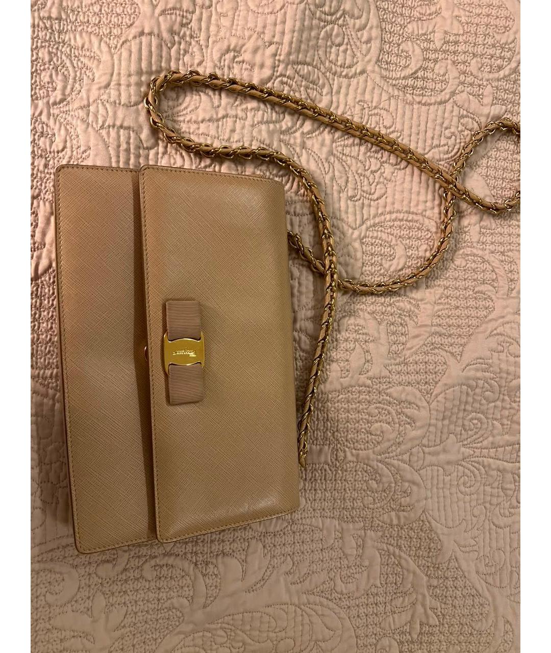 FERRAGAMO Бежевая кожаная сумка через плечо, фото 6