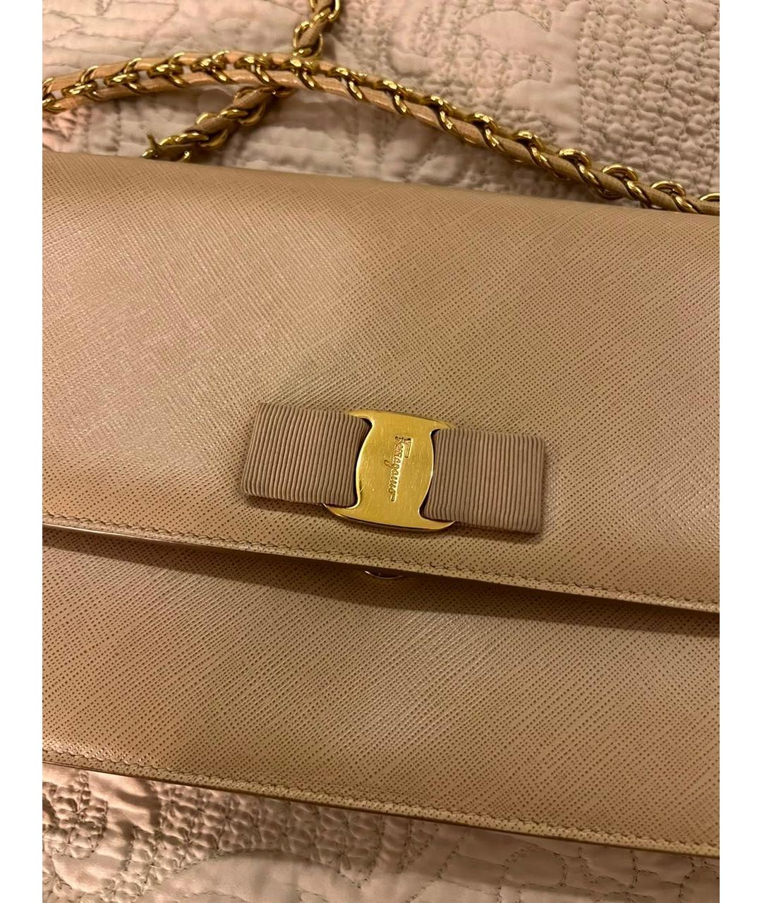 FERRAGAMO Бежевая кожаная сумка через плечо, фото 3