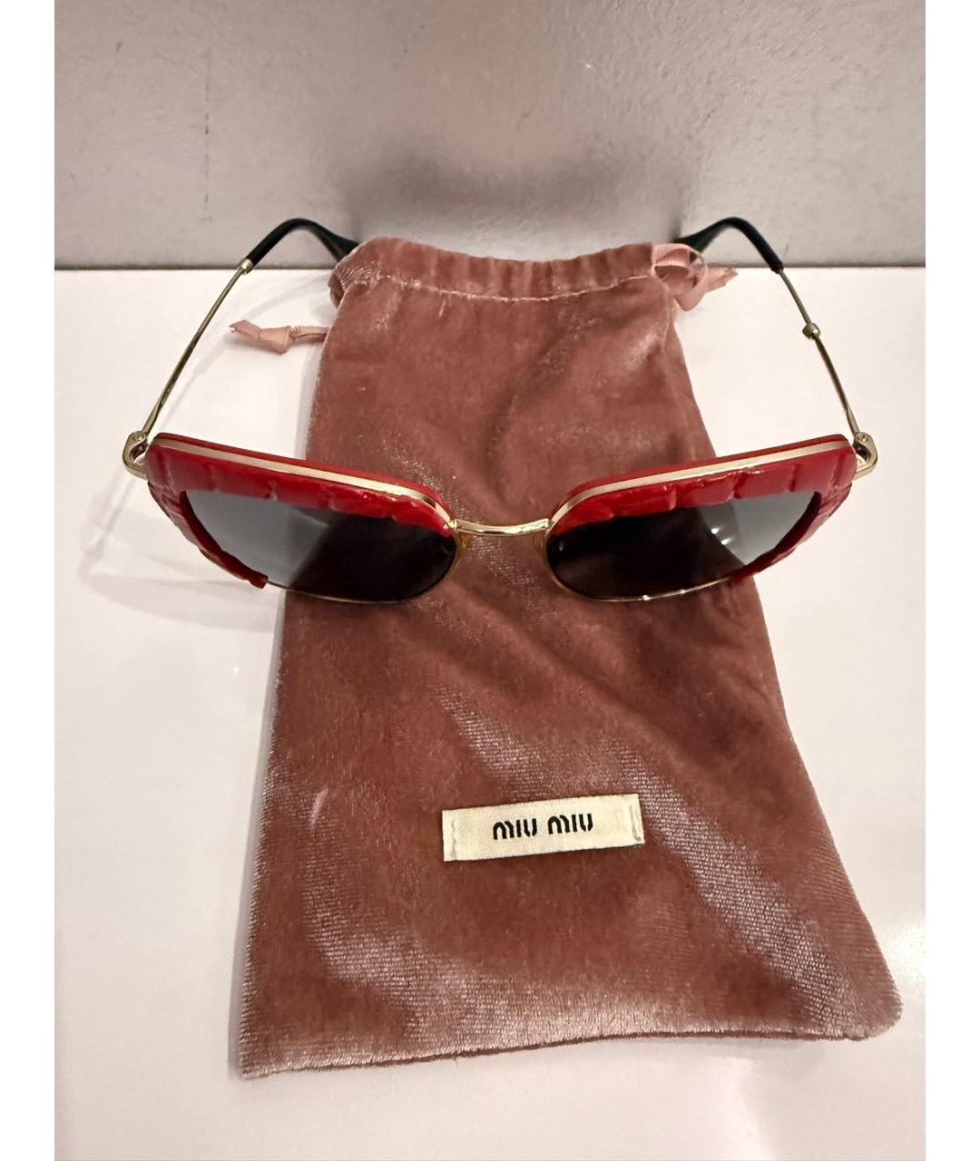 MIU MIU Красные металлические солнцезащитные очки, фото 4