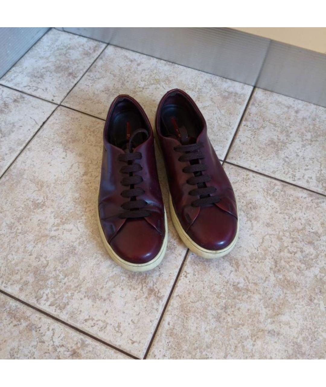 PRADA Бордовые кожаные низкие кроссовки / кеды, фото 2