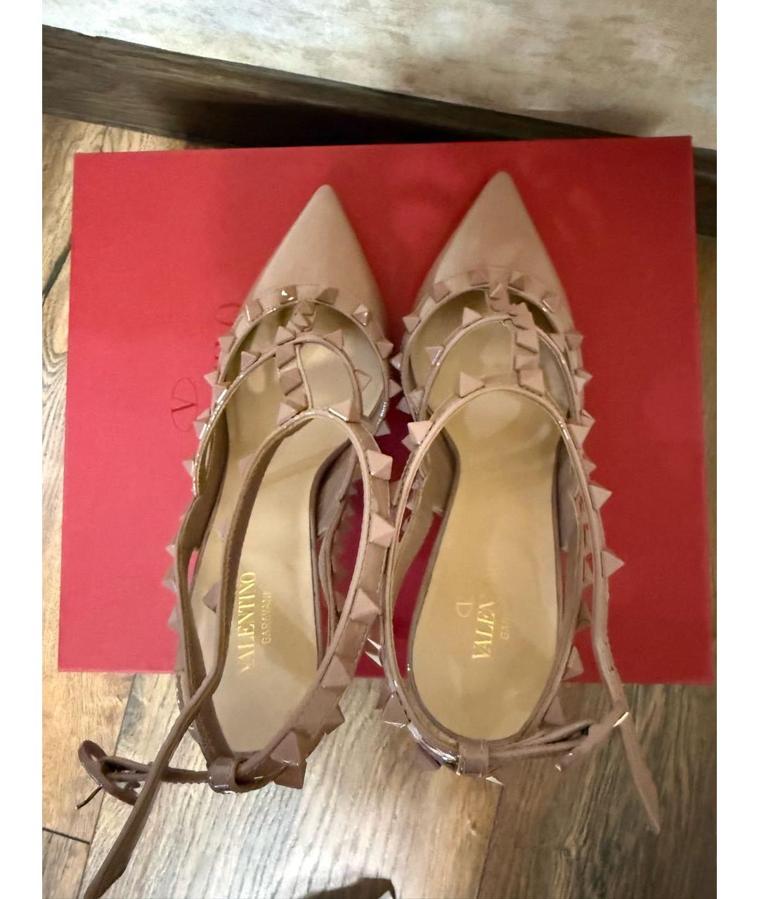 VALENTINO Бежевые туфли из лакированной кожи, фото 3