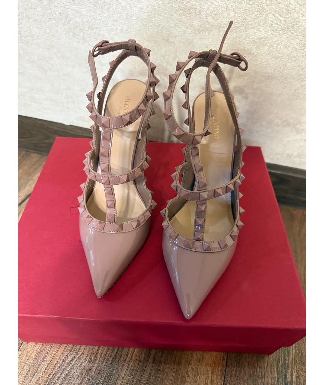 VALENTINO Бежевые туфли из лакированной кожи, фото 2
