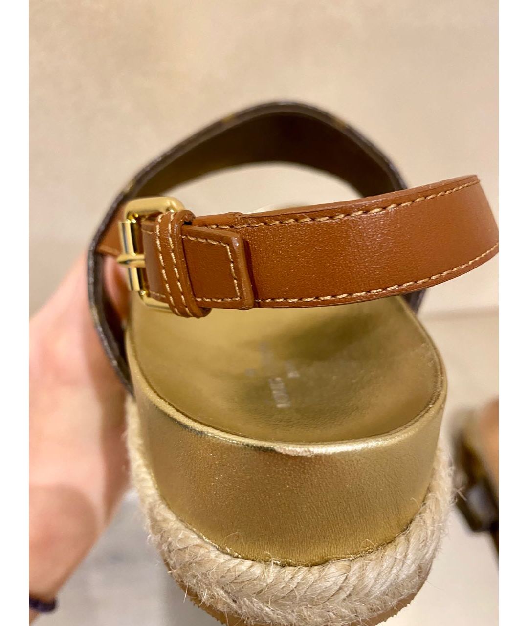 LOUIS VUITTON PRE-OWNED Золотые кожаные сандалии, фото 4