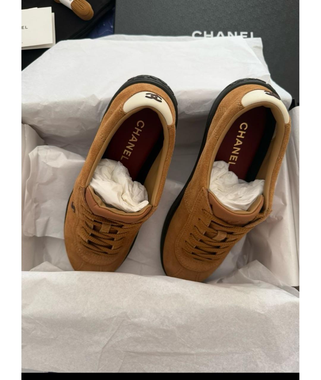 CHANEL Коричневые замшевые кеды, фото 3