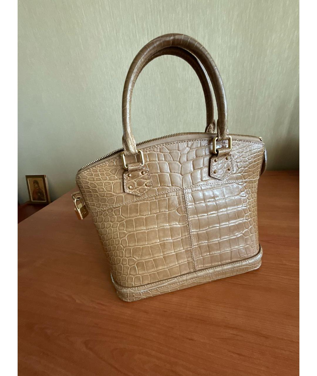 LOUIS VUITTON Бежевая сумка с короткими ручками из кожи аллигатора, фото 8