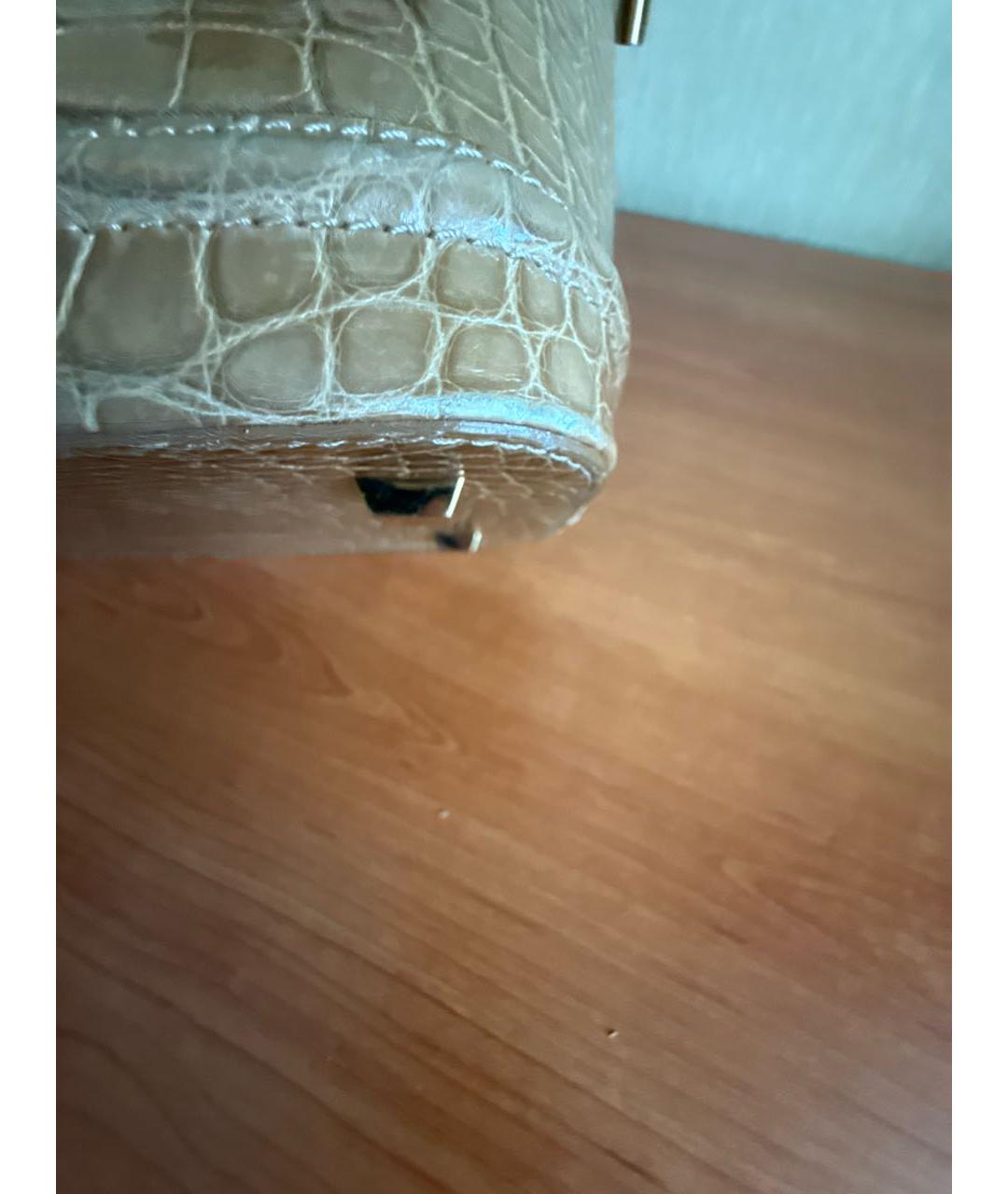 LOUIS VUITTON Бежевая сумка с короткими ручками из кожи аллигатора, фото 5