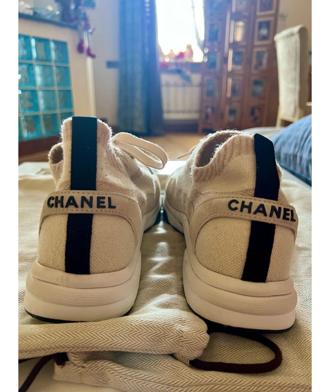 CHANEL Бежевые текстильные кроссовки, фото 4