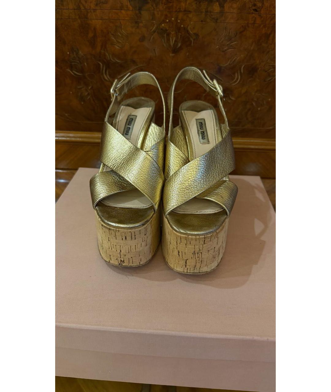 MIU MIU Золотые кожаные босоножки, фото 2