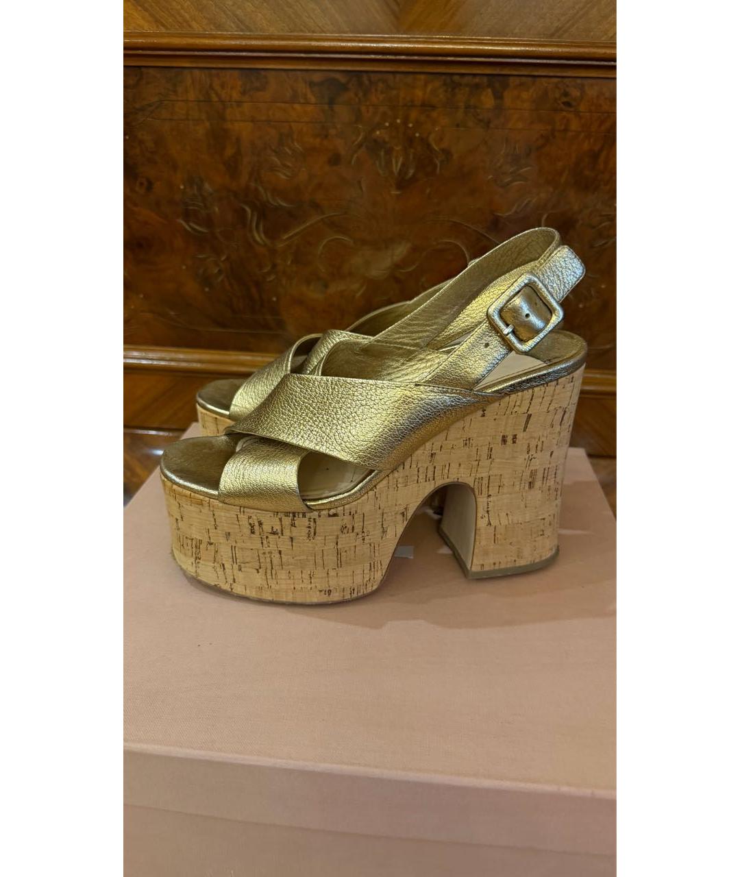 MIU MIU Золотые кожаные босоножки, фото 8